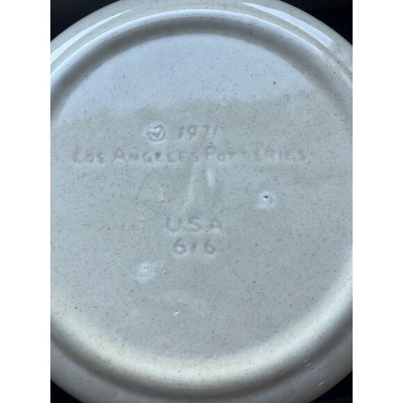 Vintage Los Angeles Potteries 1971 USA Cream Vegetable Lidded Casserole Dish - Picture 10 of 11